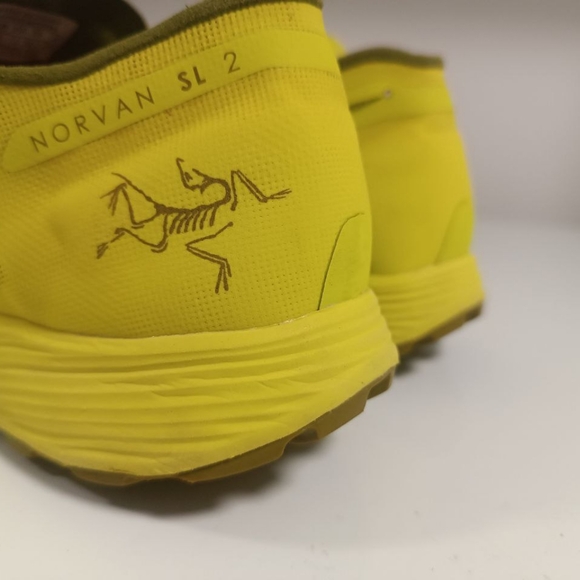 Arc'teryx Super light trail running Norvan - Picture 2 of 7